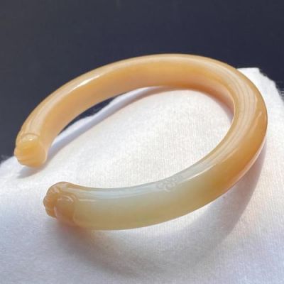 俄糖手镯价格(俄糖料玉价值高吗)-图3 俄糖手镯价格(俄糖料玉价值高吗)-图3