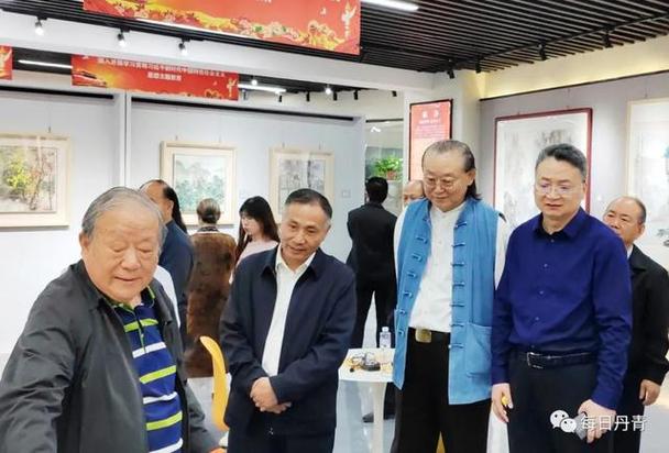 吴踪萍价格(吴踪萍简介百度百科)-图2 吴踪萍价格(吴踪萍简介百度百科)-图2
