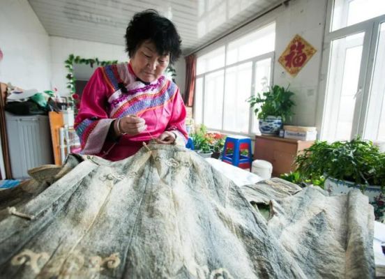 赫哲族的鱼皮衣价格(赫哲族鱼皮靴)-图3 赫哲族的鱼皮衣价格(赫哲族鱼皮靴)-图3