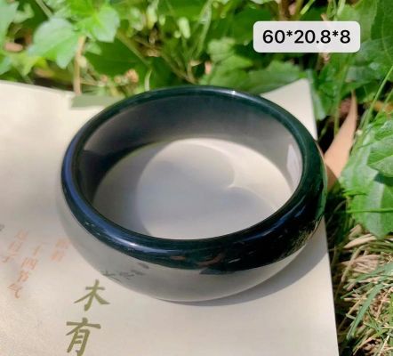 和田玉墨玉手镯价格(和田玉墨玉镯子值得买吗)-图2 和田玉墨玉手镯价格(和田玉墨玉镯子值得买吗)-图2